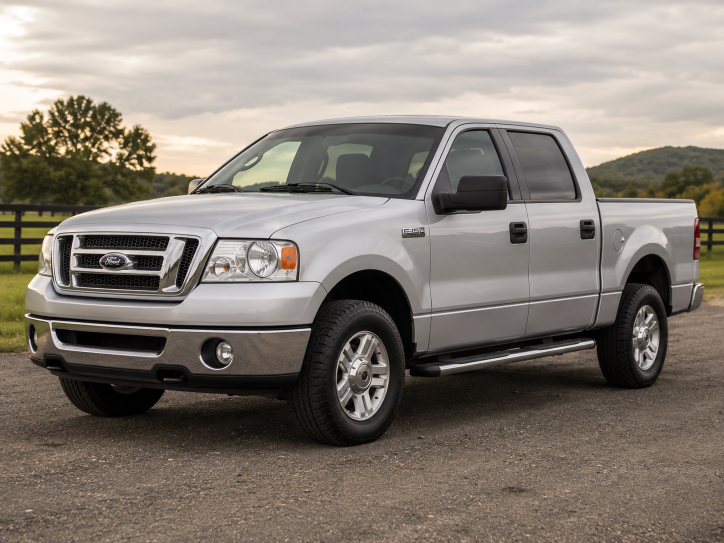 Silberner Ford F-150 XLT 2004–2008 als Symbolbild für gebrauchte OE-/OEM-Fahrzeugteile.