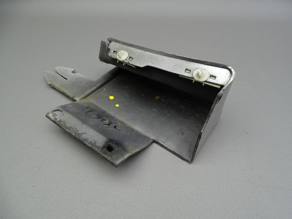 Ford Mustang IV Seitenschweller Ecke Links 99-04 XR33-6310156-AC XR33-6310156-AC Bild 2