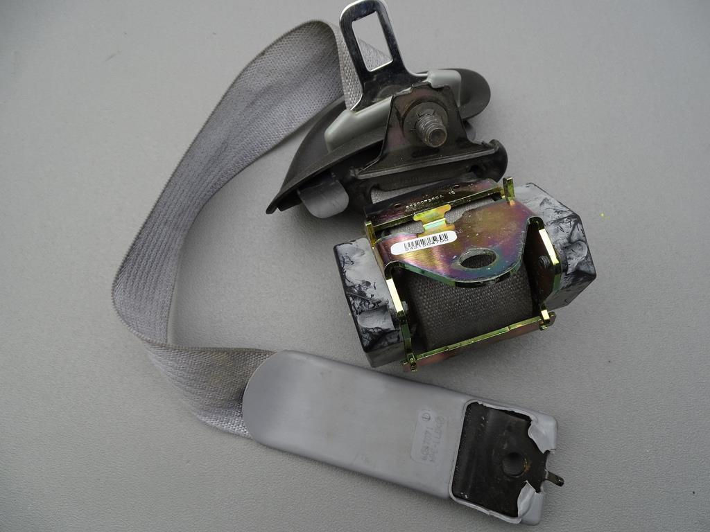 Sicherheitsgurt Links Grau 05-13 Corvette C6 Bild 3
