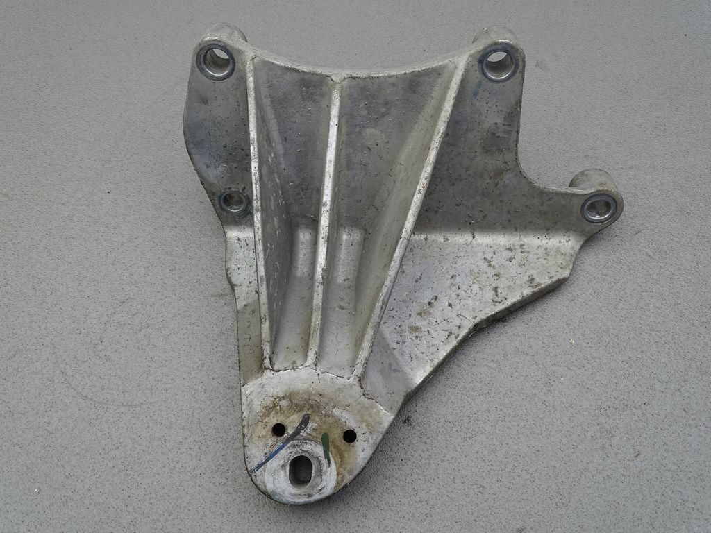 Ford Mustang V Motorhalter Motor Halterung 05-09 4R33-6037-BF Bild 1