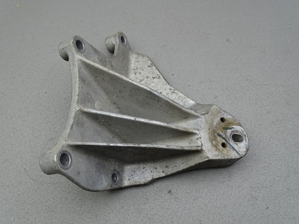 Ford Mustang V Motorhalter Motor Halterung 05-09 4R33-6037-BF Bild 2