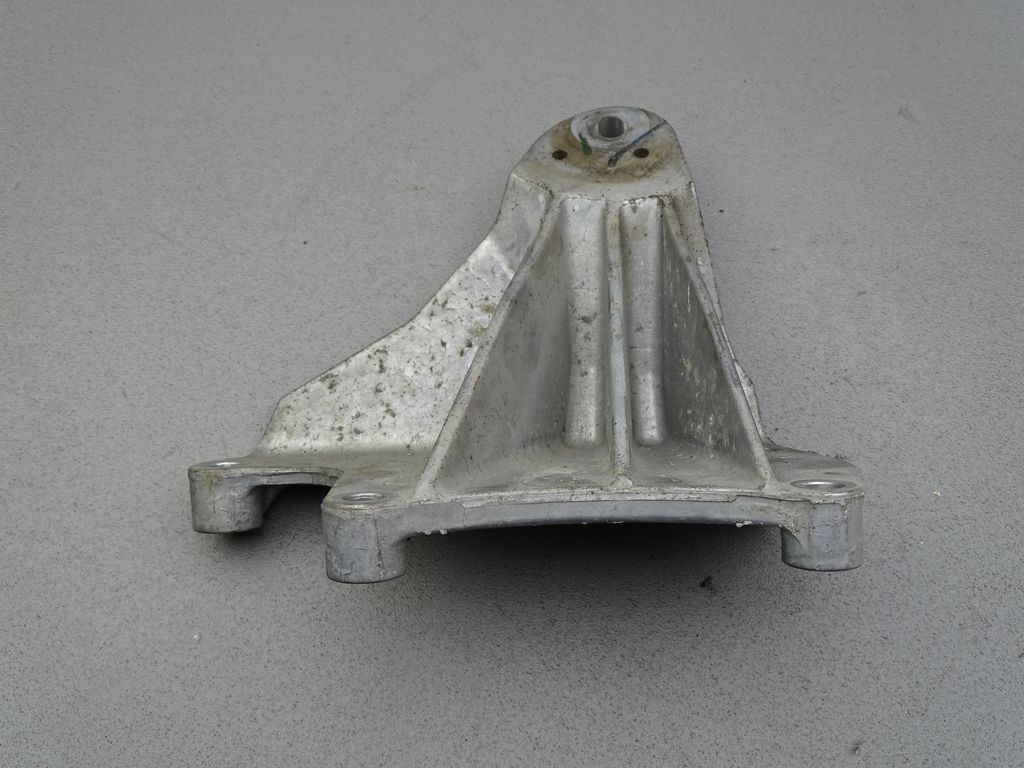 Ford Mustang V Motorhalter Motor Halterung 05-09 4R33-6037-BF Bild 3