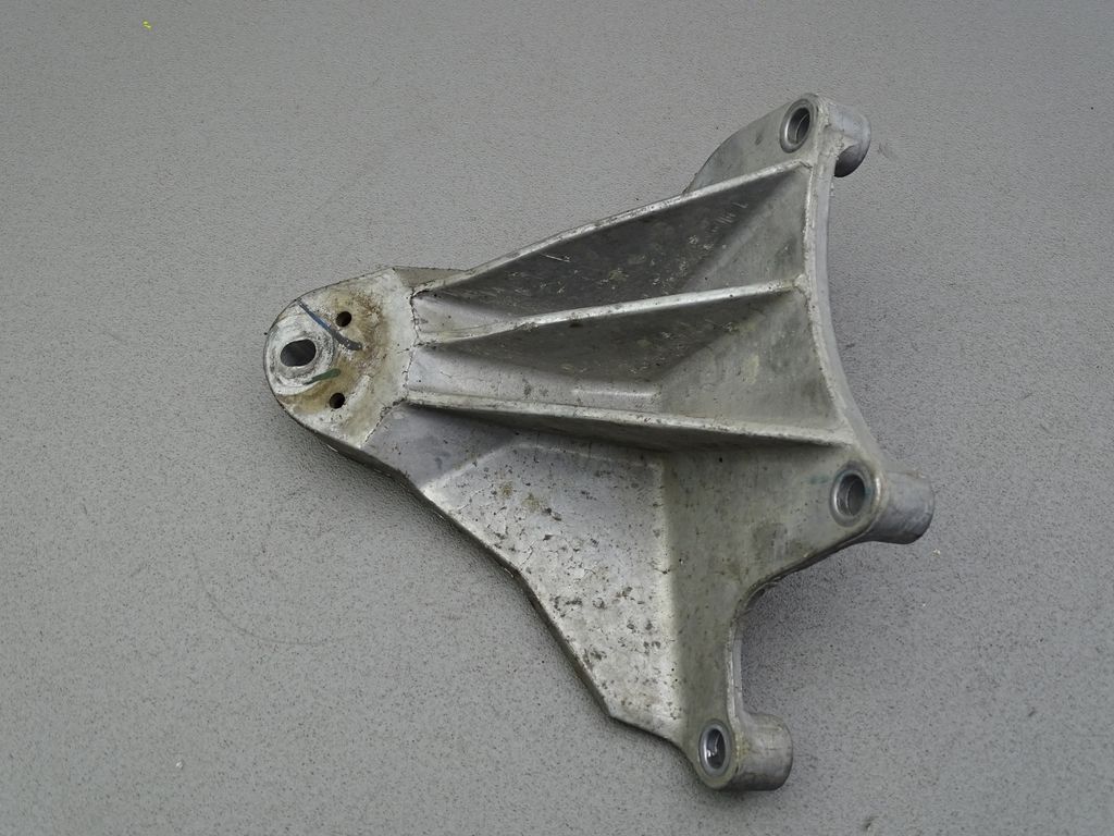 Ford Mustang V Motorhalter Motor Halterung 05-09 4R33-6037-BF Bild 4