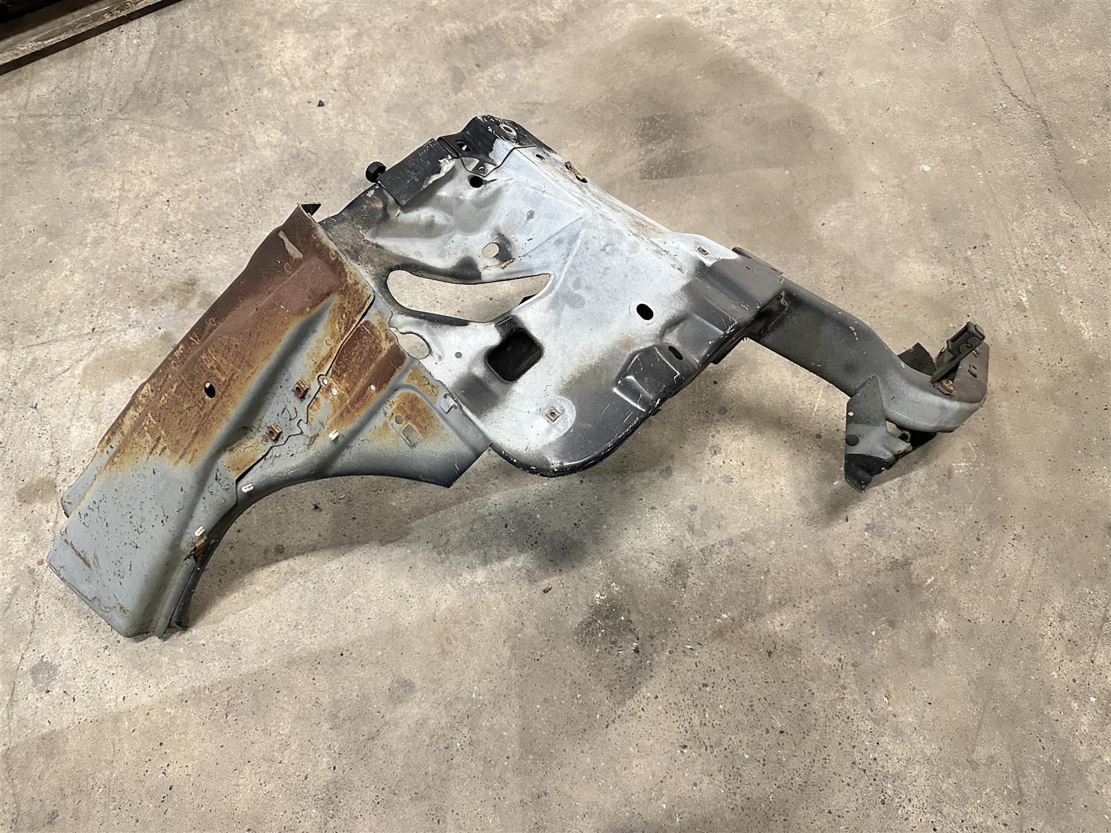 Ford F350 Längsträger Vorne Maske Rechts F250 SuperDuty 6.0L V8 PowerStroke Bild 3