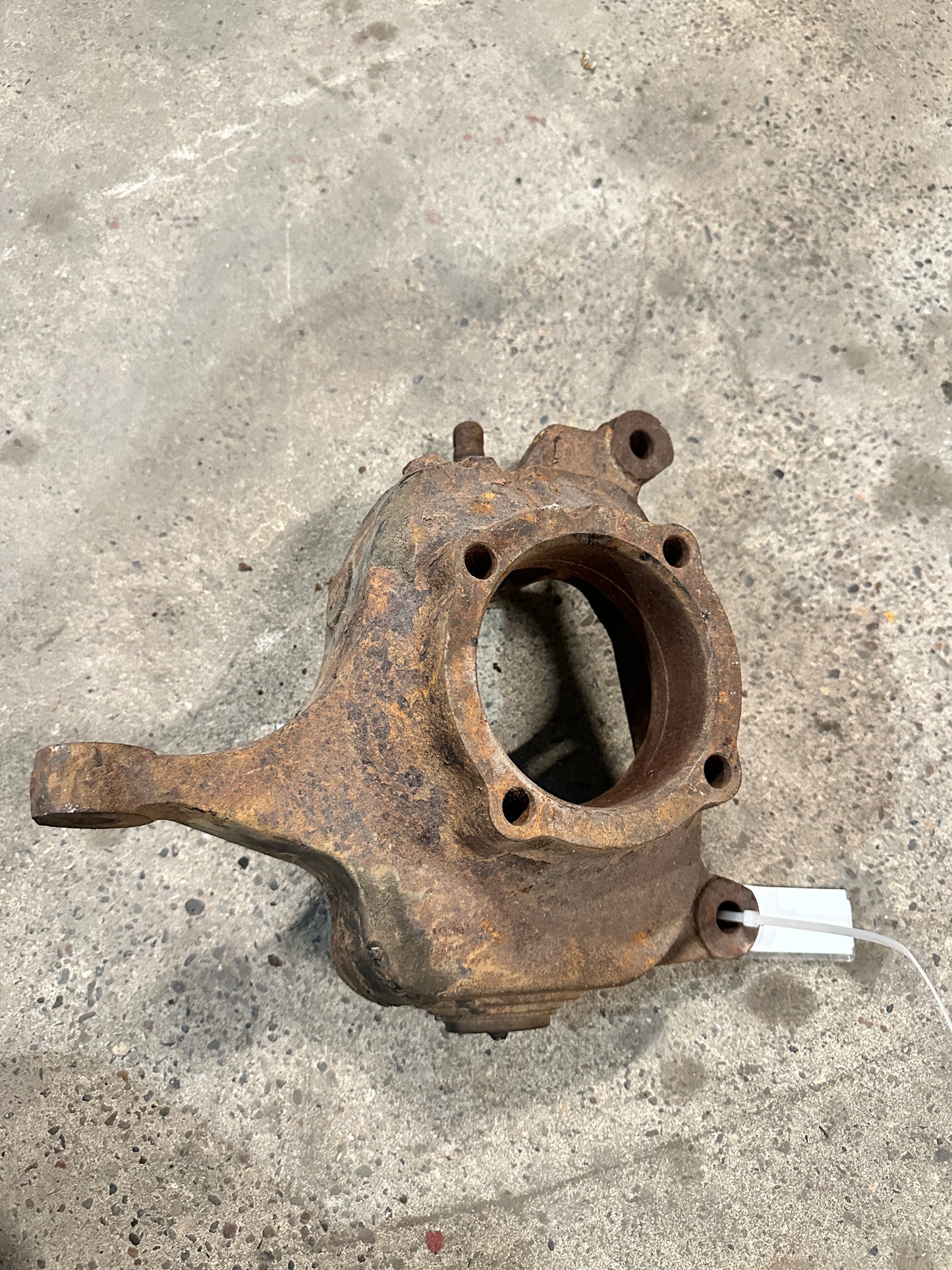 SKU 11828 - Achsschenkel Radlagergehäuse Vorne Links Ford F350 SuperDuty 6.0L V8 PowerStroke - Bild 2