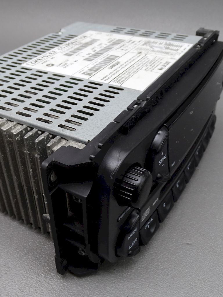 Dodge Viper SRT-10 Radio CD Original MP3 05064575AA Bild 3