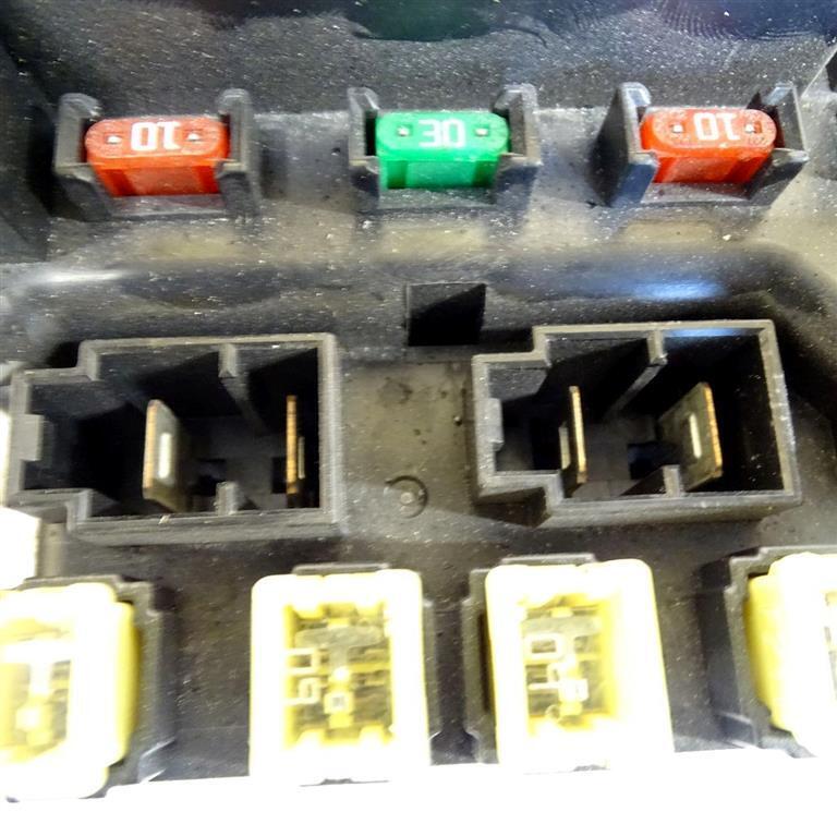 Sicherungskasten 25771741 07-13 Cadillac SRX Bild 2