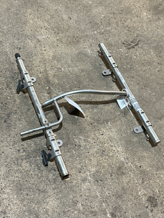 Einspritzleiste Fuel Rail 12595285 05-13 Corvette C6 6.0L LS2 Bild 1