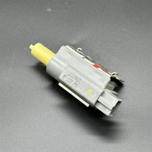 Tankdeckelöffner Entriegelung ZV 97-04 10275633 1997-2004 Corvette C5 5.7L V8 Bild 1