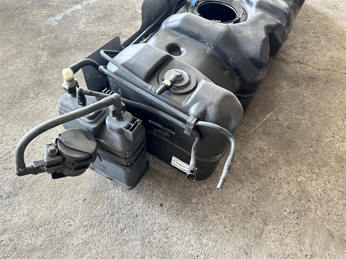 Tank Kraftstofftank Benzintank GM 15103493 Chevrolet Express Starcraft 5.3L V8 Bild 2