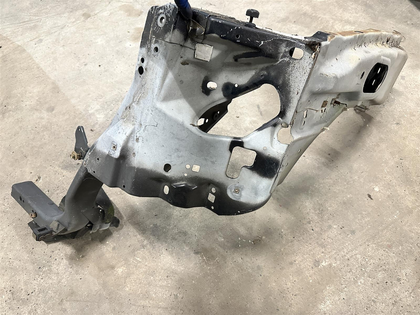Ford F350 Längsträger Vorne Maske Links F250 SuperDuty 6.0L V8 PowerStroke Bild 4