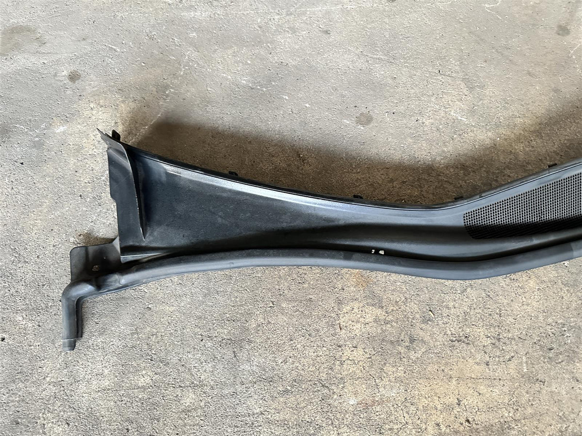 Windlauf Luftschlitz Windshield Cowl 55708-24010 01-06 Lexus SC430 4.3L V8 Bild 2