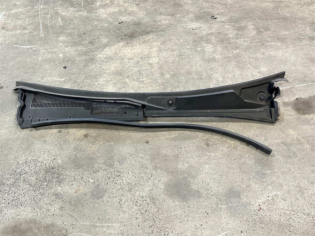 Windlauf Windshield Cowl Panel 25885183 07-13 Cadillac CTS 3.6L V6 LY7 Bild 1
