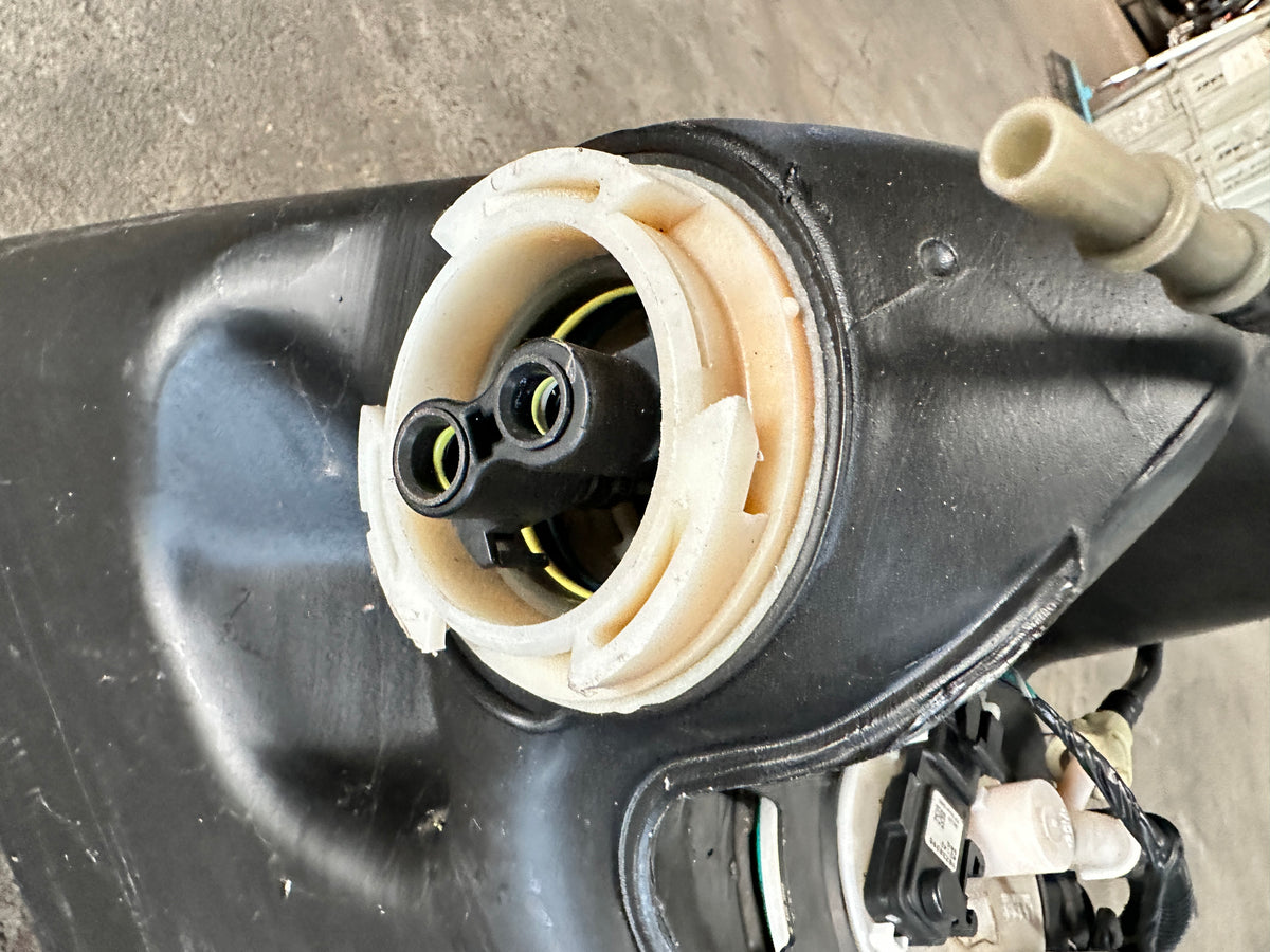 Kraftstofftank Benzintank Tank Rechts 10310017 05-13 Corvette C6 6.0L LS2 Bild 4