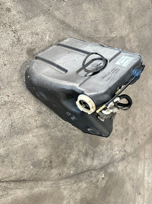 Kraftstofftank Benzintank Tank Rechts RH 10310017 05-13 Corvette C6 6.0L LS2 Bild 1