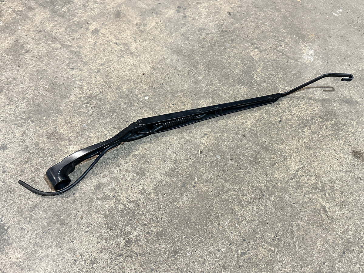 Scheibenwischerarm Wischerarm Düse Leitung Links 05-13 Corvette C6 6.0L LS2 Bild 2