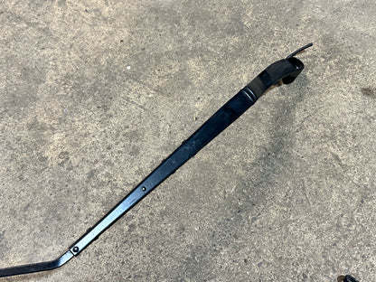 Scheibenwischerarm Wischerarm Düse Leitung Links 05-13 Corvette C6 6.0L LS2 Bild 3
