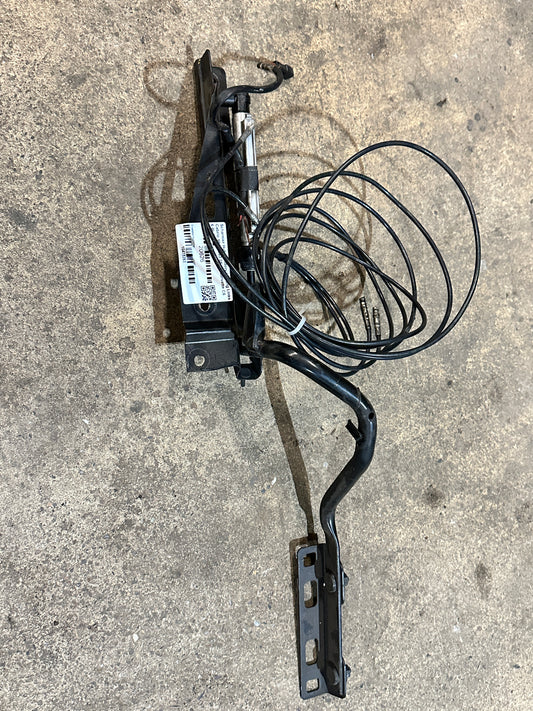 Scharnier Hubzylinder Leitung Links Cabrio 10418263 05-13 Corvette C6 6.0L LS2 10418263 05-13 Corvette C6 6.0L LS2 Bild 1