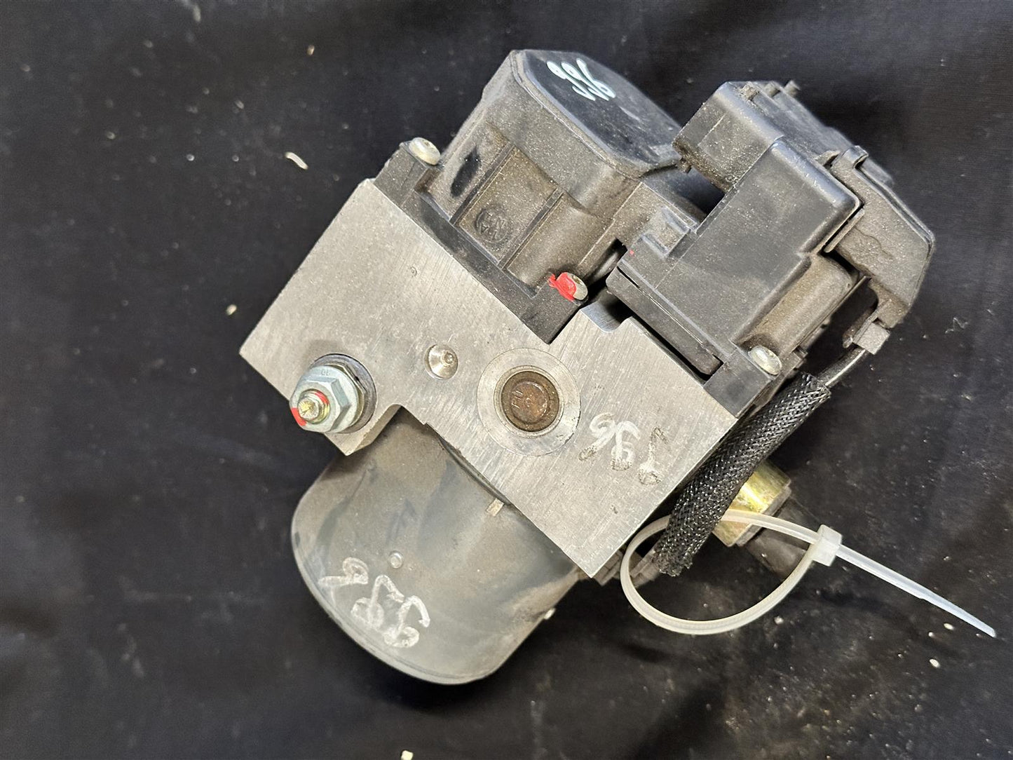 Porsche 996 ABS Steuergerät Hydraulikblock 996.355.755.04 Bild 2